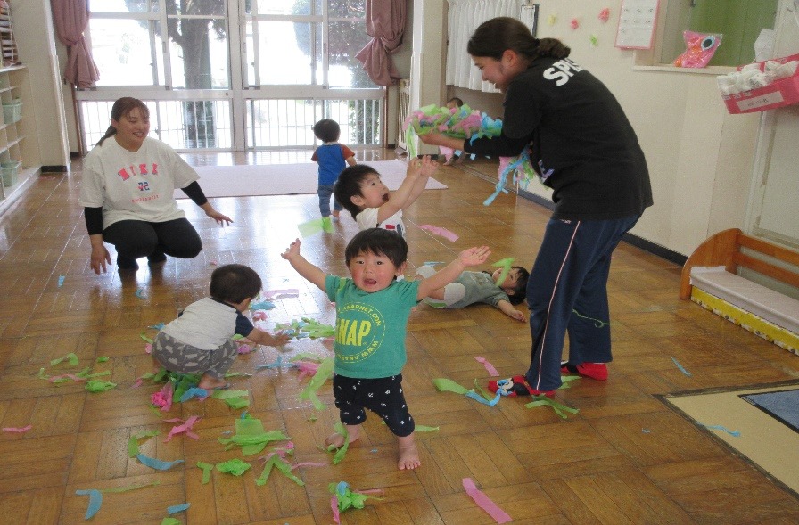 写真：ひらひらとまう様子